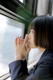 女孩全身光溜溜的拉屎视频大全图片