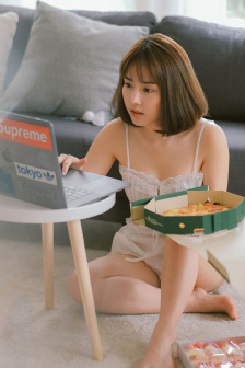 寡妇张开双腿做爰XXXⅩ动漫